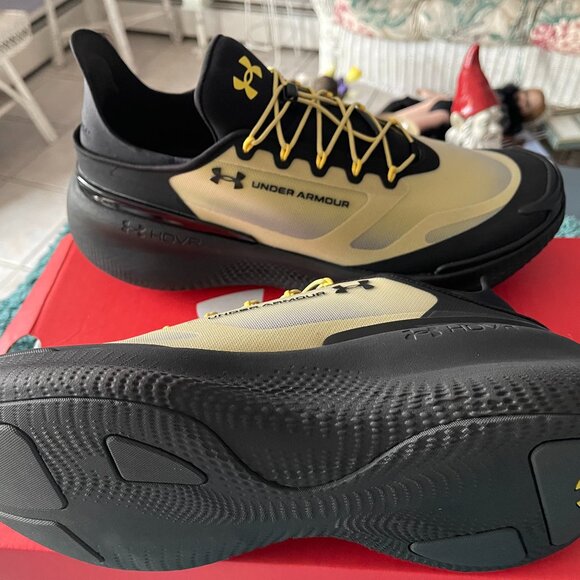 Under Armour Nova Slip on Men's Sneakers Size 11 NIB SALE!! (RETAIL 160) - Picture 1 of 9